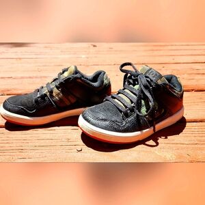 Kids DC Skate shoes Camo & Black Suede Size 13 kids